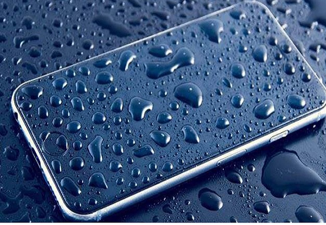 ​স্মার্টফোন ভিজে গেলে যা করবেন