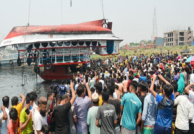 শীতলক্ষ্যায় লঞ্চডুবির ঘটনায় মামলা