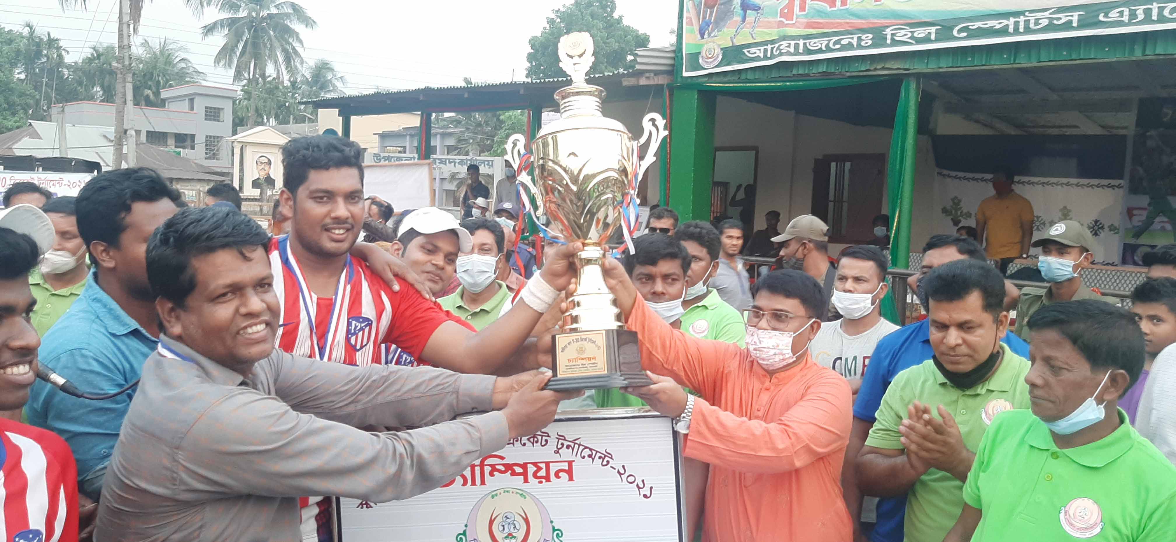 ​এফ ব্লক কিশোর সংঘ কে হারিয়ে ট্রপি ঘরে নিলো মাদ্রাসা পাড়া ইয়াং স্টার ক্লাব।