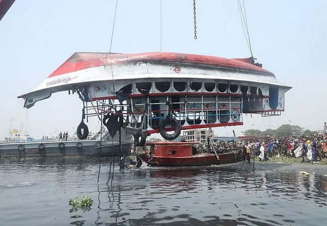 শীতলক্ষ্যায় লঞ্চডুবি: ঘাতক সেই কার্গো জাহাজসহ আটক ১৪