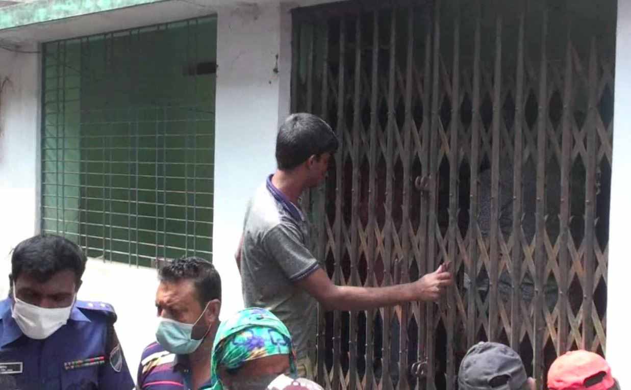 বন্ধুকে গলা কেটে হত্যা করে বাবাকে লাশ বের করতে বলল ছেলে