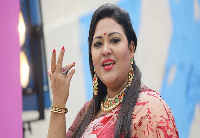 ‘ডক্টর অব মিউজিক’ ডিগ্রি পেলেন মমতাজ