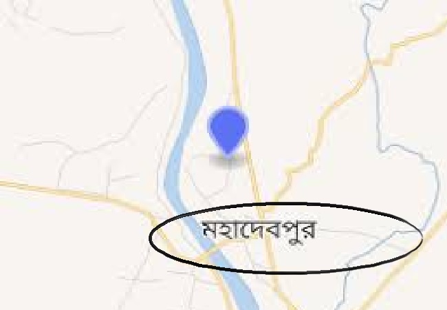 মহাদেবপুরে প্রতিবেশীর অত্যাচারে অসহায় পরিবারে উচ্ছেদ আতঙ্ক