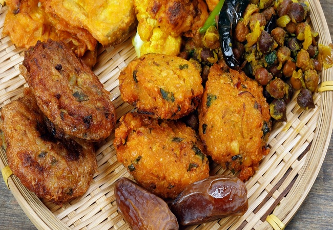 ইফতারে ভাজাপোড়ার বদলে কী খাবেন?