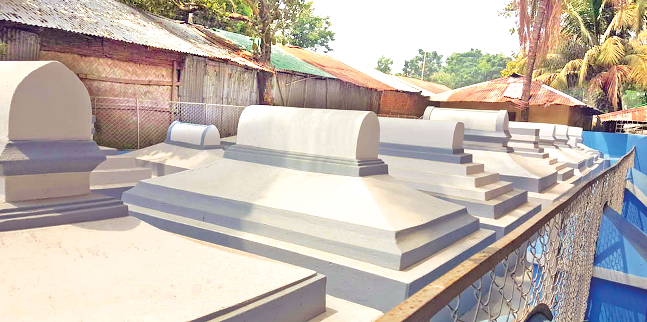 চন্দনাইশে মোগল স্থাপত্যের 'খাঁন মসজিদ' ও ২২ কবর
