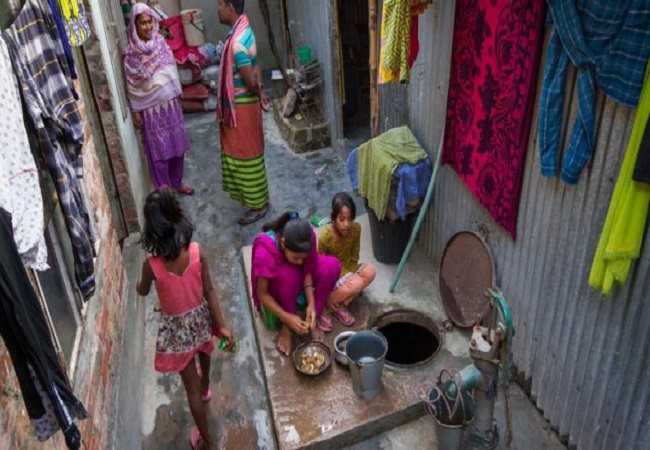 ১৪ শতাংশ আয় কমে গেছে বস্তিবাসীর