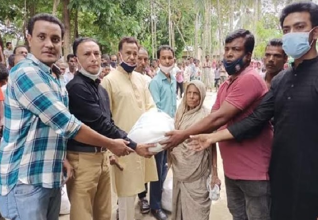 আনোয়ারার জেলা পরিষদের খাদ্য ও ইফতার সামগ্রী বিতরণ