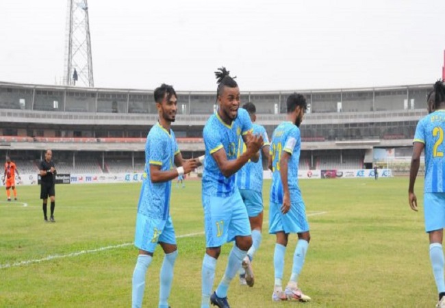 পাঁচ গোল দিয়ে ঘুরে দাঁড়াল আবাহনী