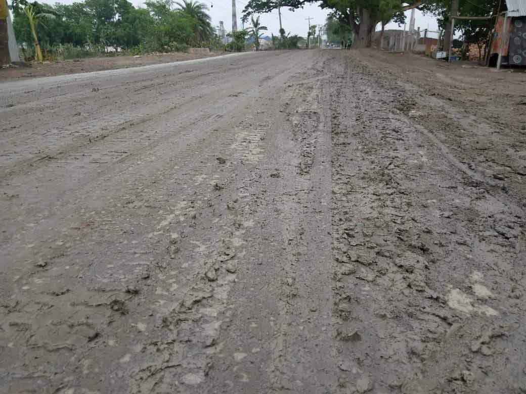 জীবননগর- চুয়াডাঙ্গা সড়কজুড়ে কাদা-মাটি- জনদূর্ভোগ চরমে