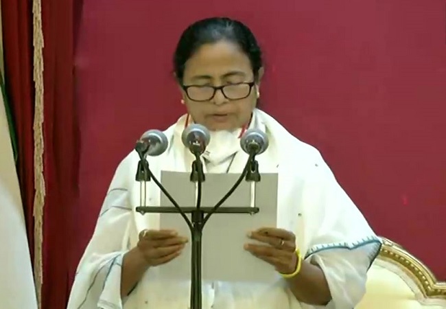 মুখ্যমন্ত্রী পদে মমতার শপথগ্রহণ