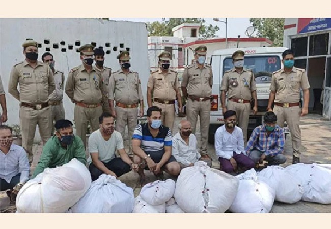 শ্মশানে লাশের শরীর থেকে কাপড় খুলে বিক্রিই তাদের ব্যবসা!