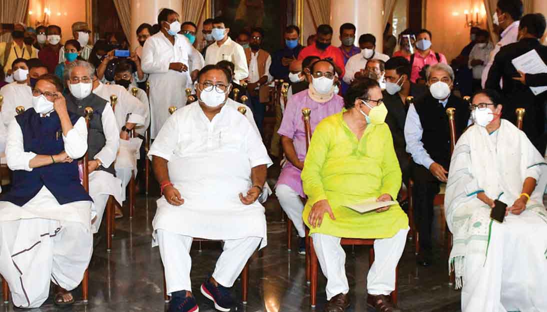 শপথ নিলেন মমতার মন্ত্রিসভার ৪৩ সদস্য