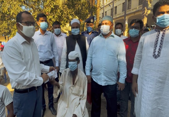 টেকনাফে প্রধানমন্ত্রীর ঈদ উপহার বিতরণ