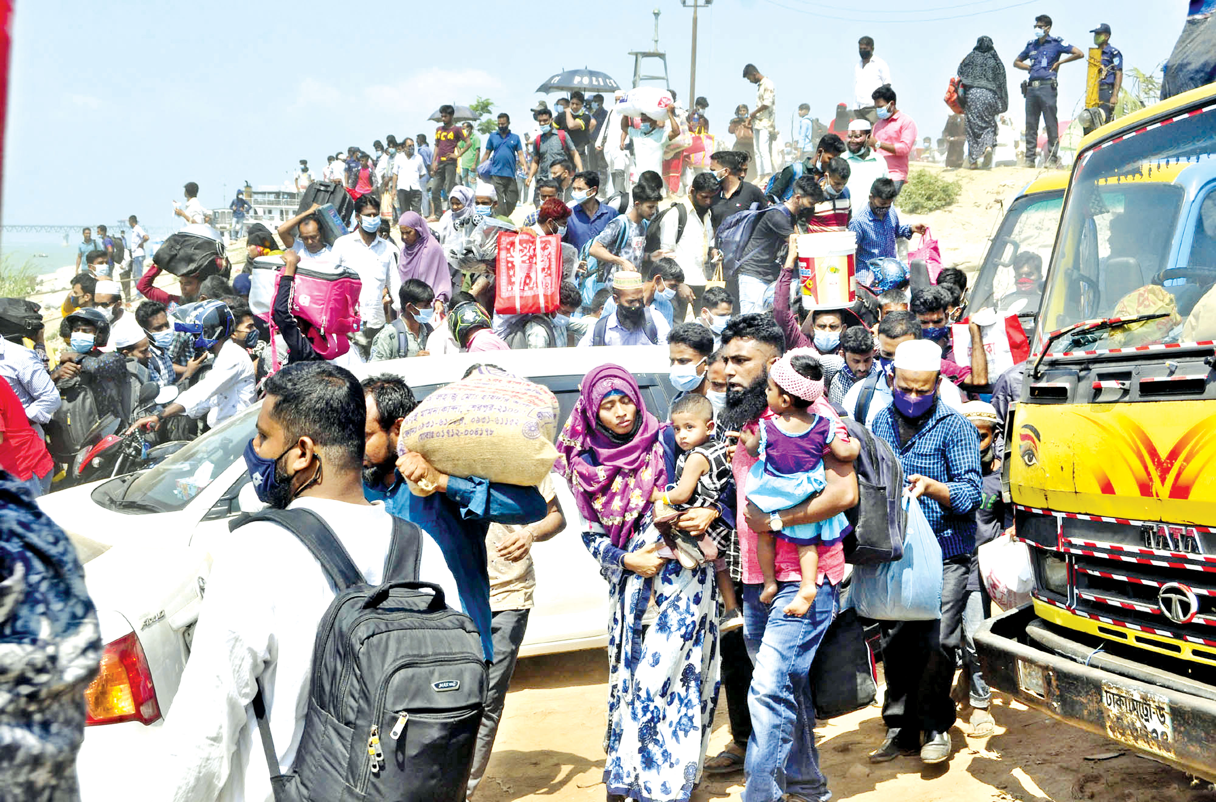 ভোগান্তির সঙ্গে লাগামহীন ভাড়া