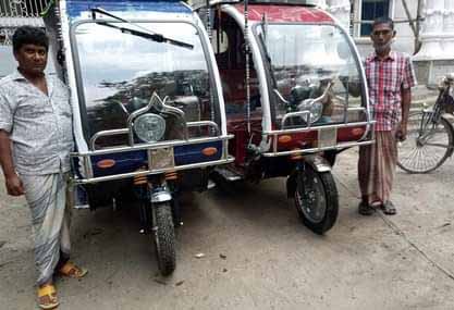 মাইনুল, জাহাঙ্গীর ঈদ উপহার পেলেন ইজিবাইক