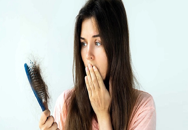 করোনায় চুল পড়া সমস্যায় যা করবেন