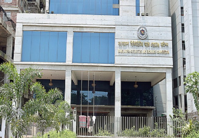 স্বাভাবিক লেনদেন সময়ে ফিরছে পুঁজিবাজার