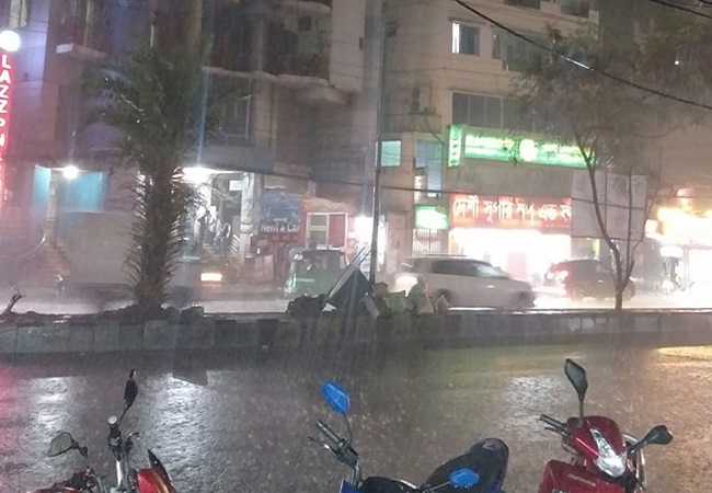 তীব্র গরমের পর স্বস্তির বৃষ্টি