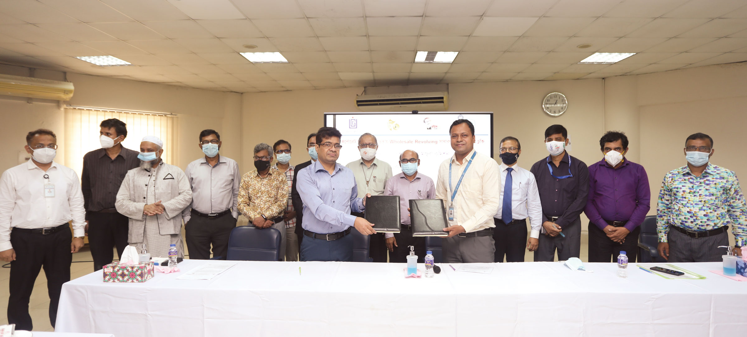 জনতা ব্যাংক ও ইউজিসি'র মধ্যে গৃহ নির্মাণ ঋণ চুক্তি