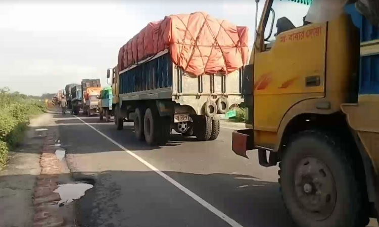 বঙ্গবন্ধু সেতুতে বাস-ট্রাক্টর সংঘর্ষে নিহত ২
