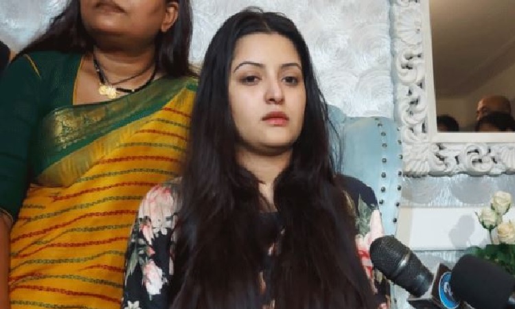পুলিশকে পরীমণির লিখিত অভিযোগ