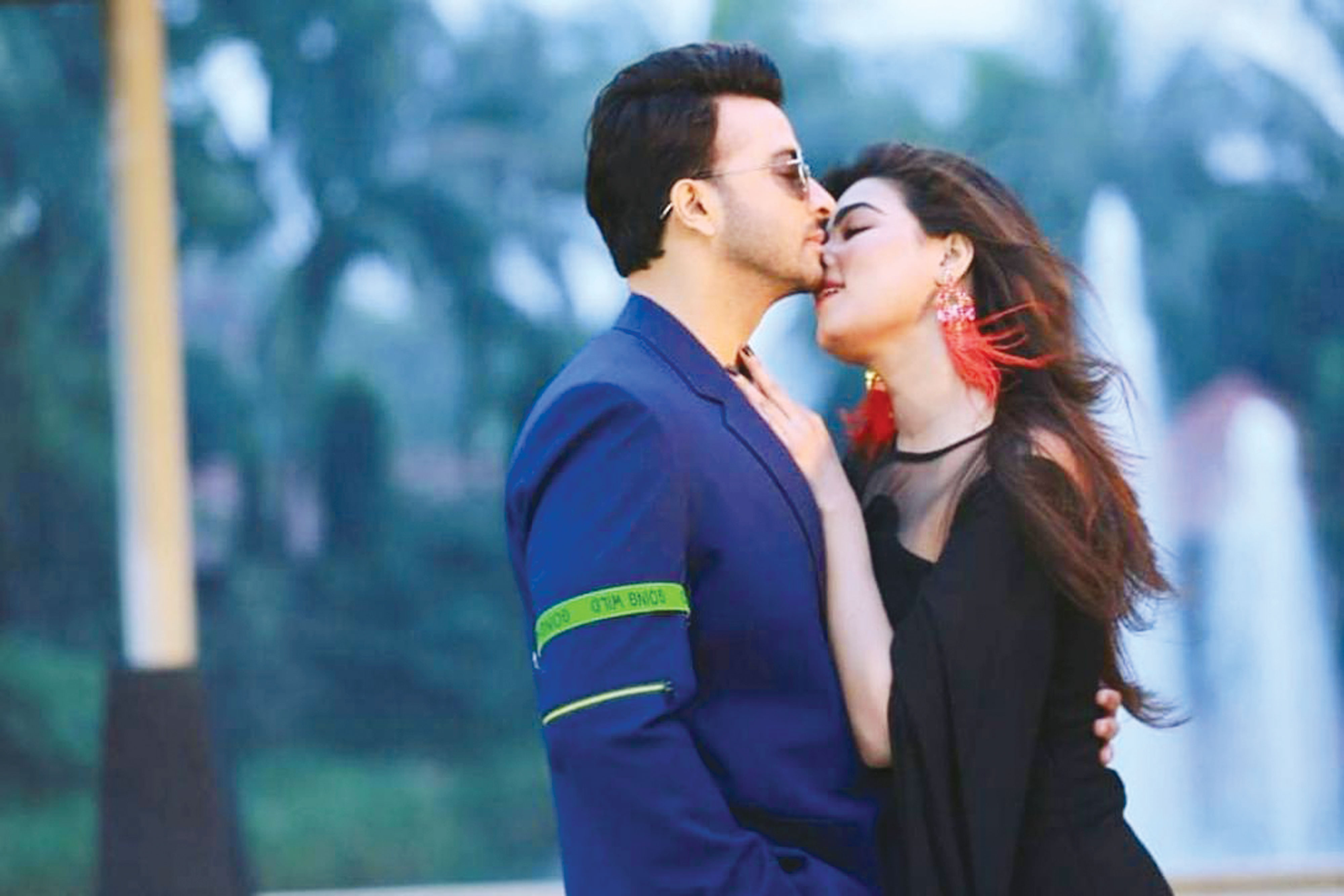 ওটিটি পস্ন্যাটফর্মেই আশ্রয় খুঁজছেন তারকারা
