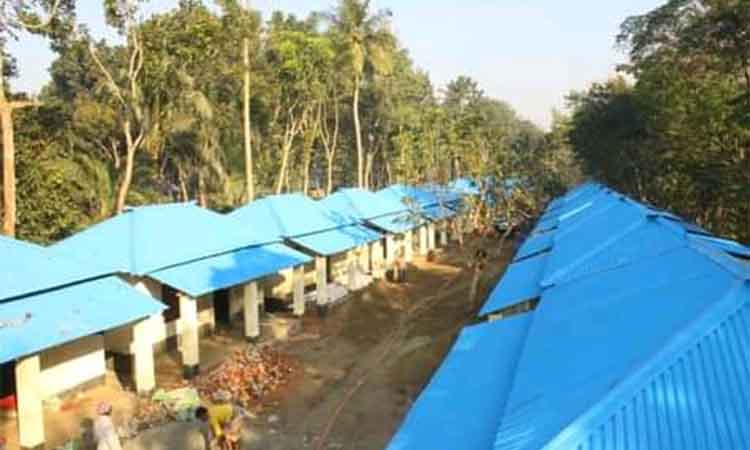 ​কুতুবদিয়ায় আরও ১৩ পরিবার পাচ্ছে প্রধানমন্ত্রীর উপহার