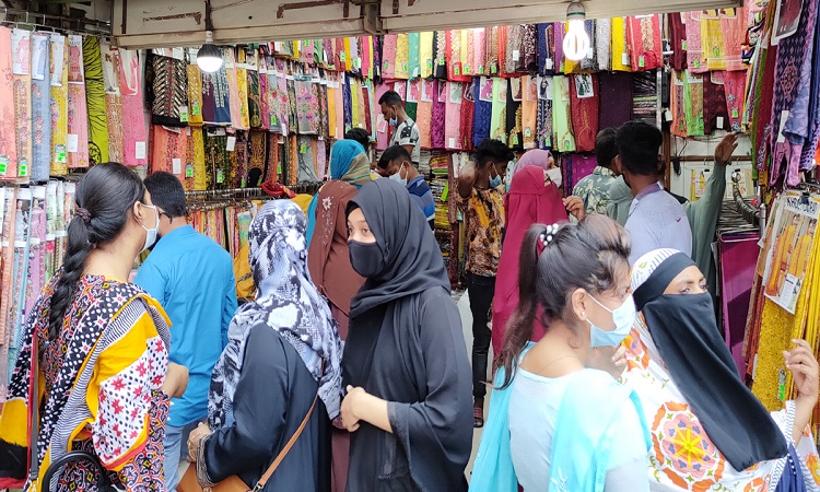 ​মার্কেট খুললেও ক্রেতা কম