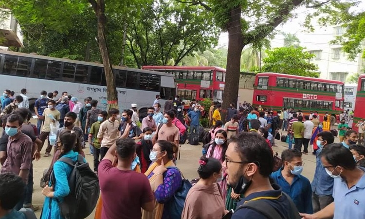 ​ঈদে রাজধানী ছেড়ে গেল জবি শিক্ষার্থীদের ২৩টি বিশেষ বাস
