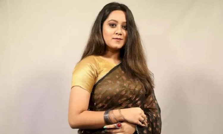 ​দীঘির ওপর সন্তুষ্ট প্রযোজক!