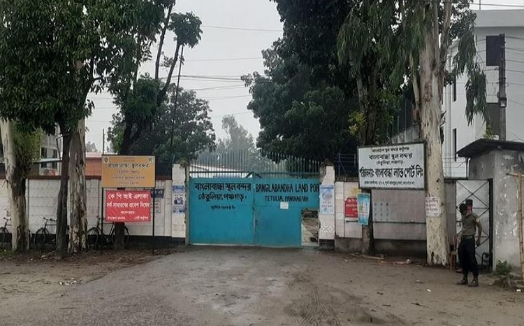​১২ দিন বাংলাবান্ধা স্থলবন্দরের আমদানি-রপ্তানি বন্ধ