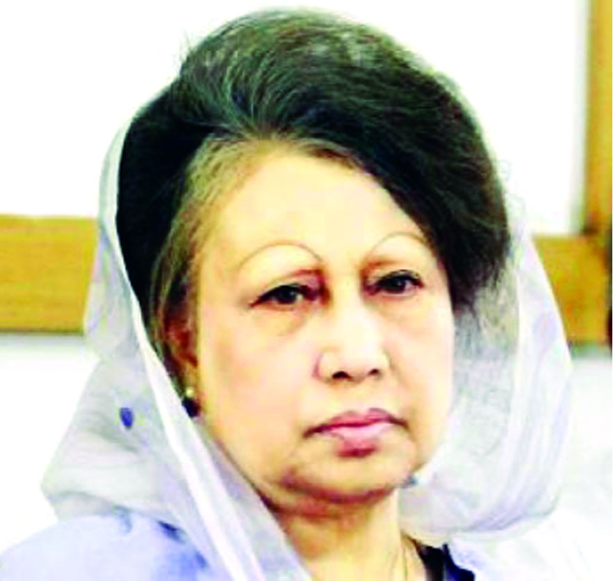 টিকা নিলেন খালেদা জিয়া