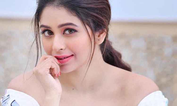 ​  সাত পাকে বাঁধা পড়তে চলেছেন অভিনেত্রী ঋতাভরী
