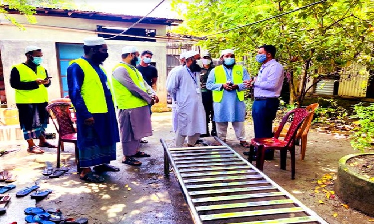 দোহারে করোনা উপসর্গে বৃদ্ধার মৃত্যু, দাফনের দায়িত্ব নিলেন ইউএনও