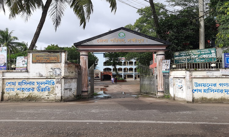 লক্ষ্মীপুরে  করোনা  টিকা দেওয়া হবে জেলা পরিষদে