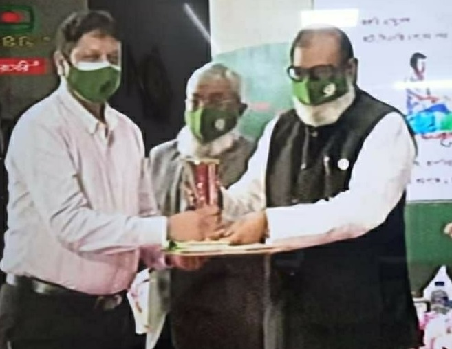 আয়না-গয়না প্রকল্প বাস্তবায়ন করেই  জনপ্রশাসন  পদক পেলেন গাজীপুরের ডিসি-ইউএনও সহ ৫জন