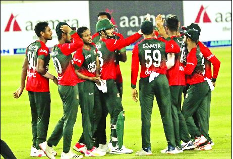 অস্ট্রেলিয়ার দম্ভ চূর্ণ করে বাংলাদেশের স্মরণীয় জয়