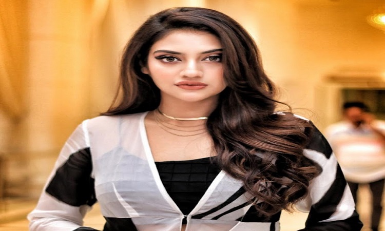 ‘সিঙ্গল মাদার’ হিসেবে সন্তানের নাম নথিভুক্ত করতে চান নুসরাত