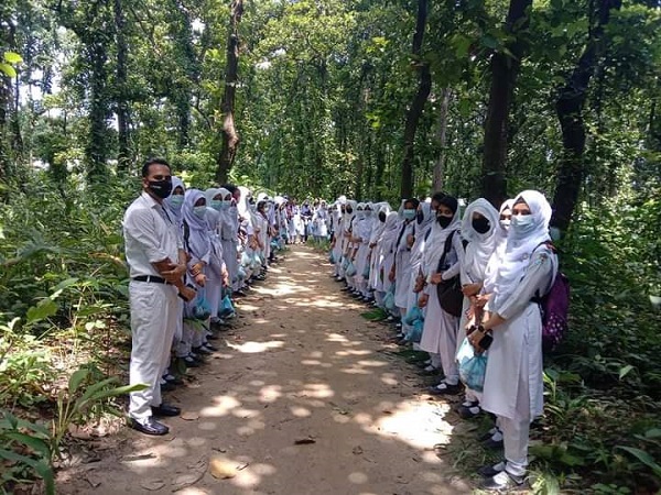 গাজীপুরে ২৬৭৭টি তালবীজ রোপণ করলো ইকবাল সিদ্দিকী কলেজ