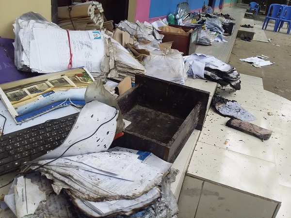 আনোয়ারায় চেয়ারম্যানের কার্যালয়ে রসহস্যজনক আগুন