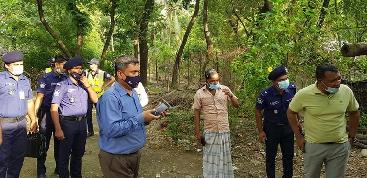 প্রধানমন্ত্রীর উপহারের ঘর নির্মাণ : উপকারভোগীর বাড়ী পরিদর্শনে পুলিশ সুপার মোঃ হাসানুজ্জামান