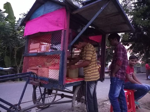 বোয়ালমারীতে স্কুলছাত্রের কাঁধে সংসারের দায়িত্ব