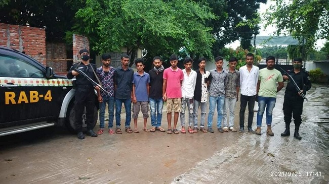 আশুলিয়ায় কিশোরীকে অপহরণের অভিযোগে আটক-১১