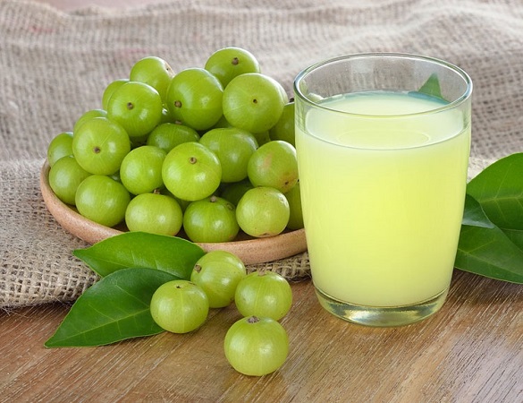 চুলে আমলকি ব্যবহারের উপকারিতা