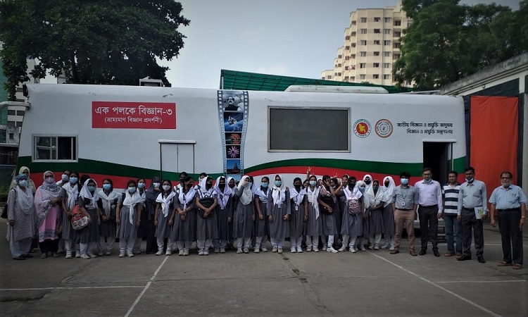 আন্তর্জাতিক শিশু দিবস : বিজ্ঞান জাদুঘরে শিশুদের আনন্দ উৎসব