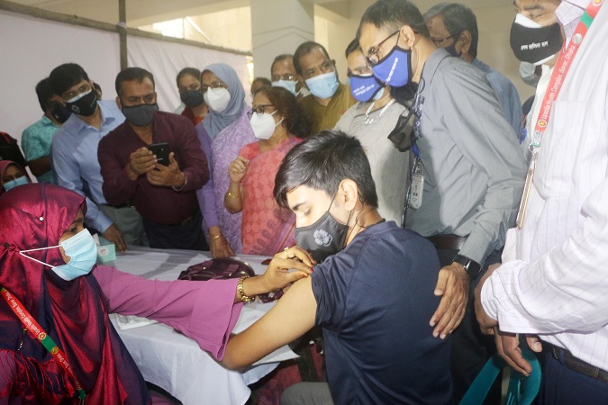 ​জাবিতে করোনার টিকা কেন্দ্র উদ্বোধন