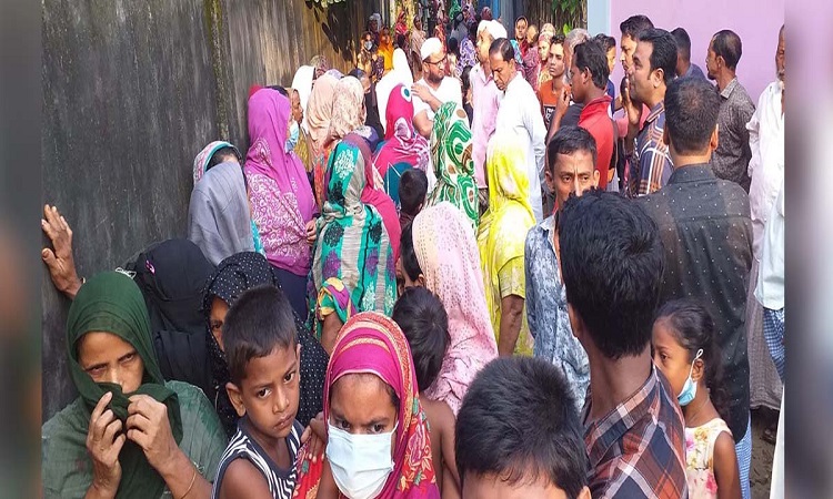 মিরসরাইয়ে এক পরিবারের তিনজনকে কুপিয়ে হত্যা