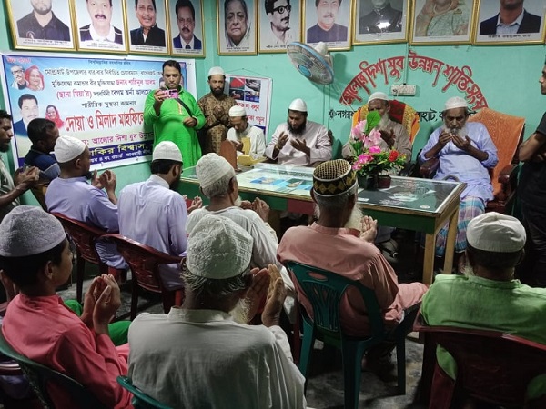 ​মোল্লাহাট উপজেলা চেয়ারম্যানের স্ত্রীর সুস্থতা কামনায় দোয়া অনুষ্ঠিত