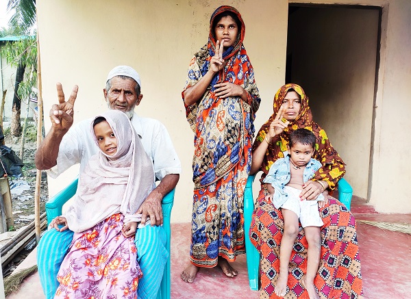 ‘বিজয়ের হাসি বৃদ্ধ শামসুল আলমের চোখেমুখে’