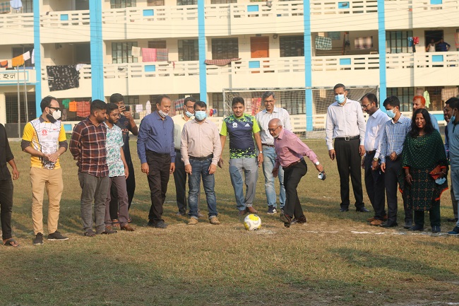 প্রীতি ফুটবল ম্যাচে ভাইস-চ্যান্সেলর একাদশ ১-০ গোলে জয়ী